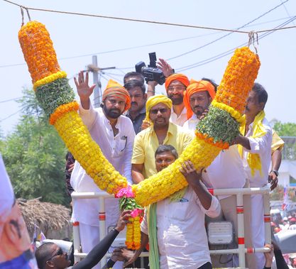 పిఠాపురం రోడ్ షో